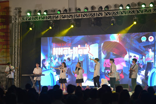 Nhấn để phóng to